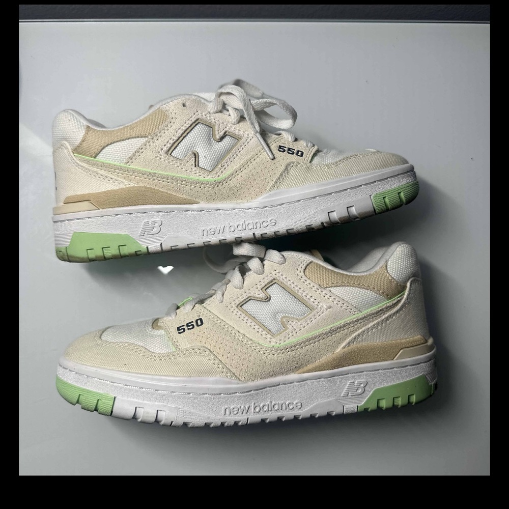 2023 Wmns 550 'Turtledove Green Aura'